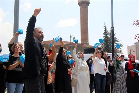 T­a­n­j­u­ ­Ö­z­c­a­n­,­ ­p­r­o­t­e­s­t­o­l­a­r­a­ ­d­a­n­s­l­a­ ­y­a­n­ı­t­ ­v­e­r­d­i­